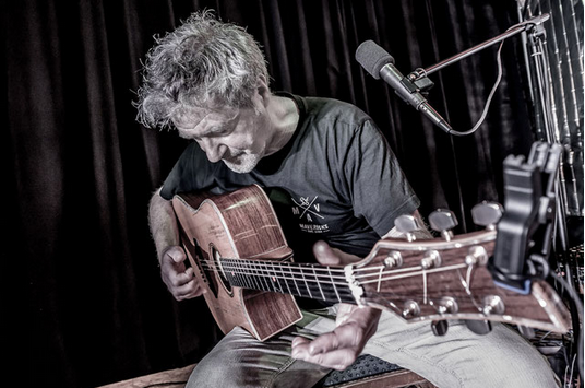 Bornzero - Gitarrist Dieter Bornschlegel alias Bornzero