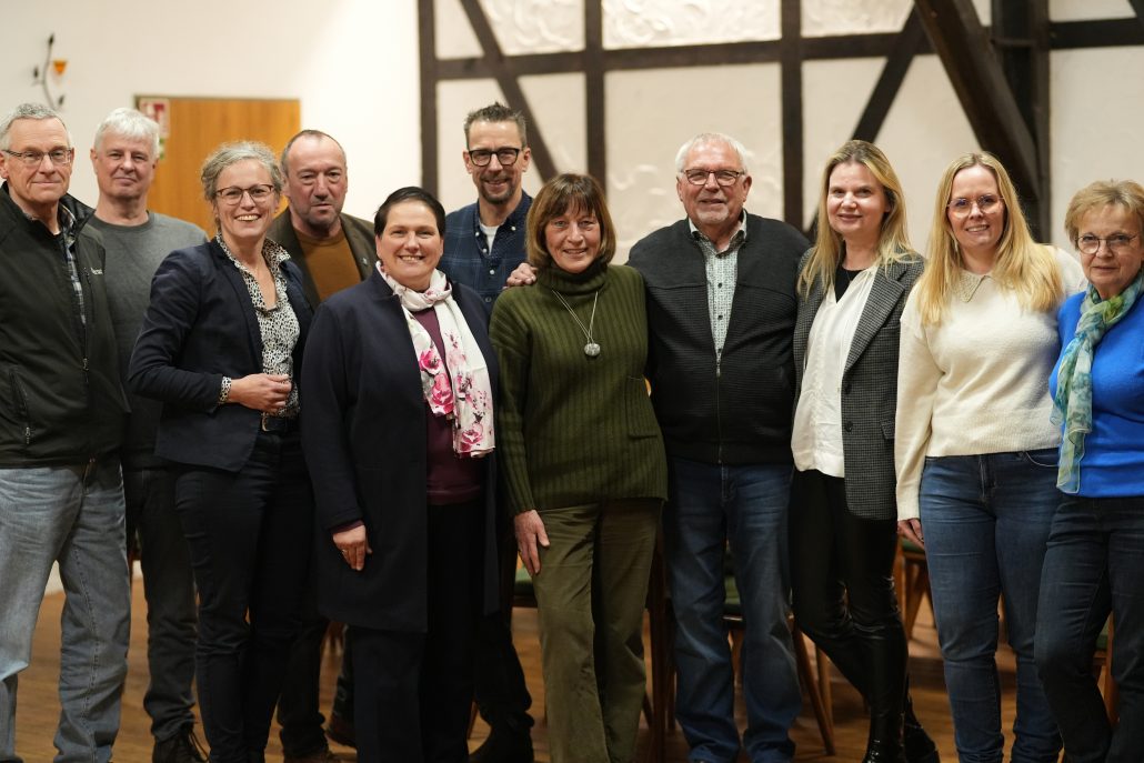 Ministerin Melanie Walter mit Landtahsabgeordnete Thordies Hanisch und Genossenschaft Dedenhausen