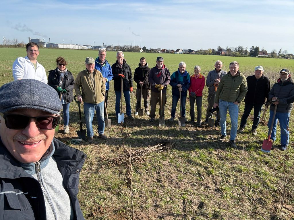 Baumpflanzanktion in Dollbergen mit 80 Bäumen zum 800 jährigen Jubiläum