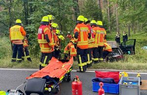Verkehrsunfall: Feuerwehr im Einsatz