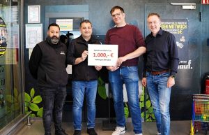 Gruppenbild: Spendenübergabe von Edeka Ersu für 800 JAhre Dollbergen